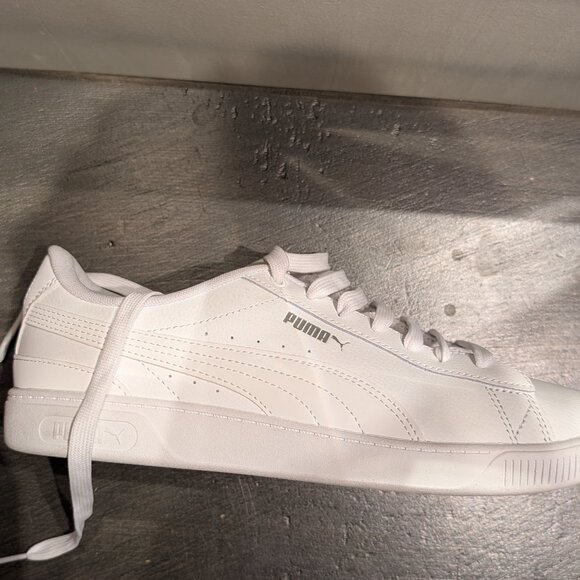 PUMA Vikki V3 Leather Sneakers - Unisex (Women's 9.5/Men's 8) - Picture 1 of 2